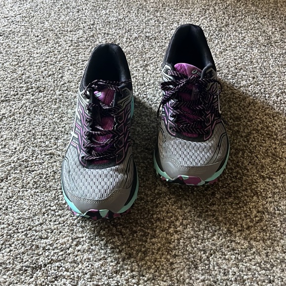 ASICS running shoe - Picture 2 of 4